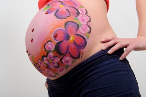 Body painting op je zwangere buik