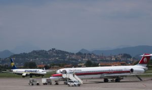 Vliegveld van Bergamo dicht bij de stad