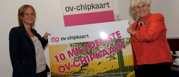 Uitreiking 10 miljoenste OV-chipkaart door Karla Peijs