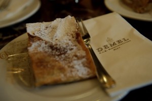 Apfelstrudel van Demel