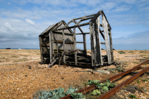 Overblijfselen van een oude schuur bij Dungeness